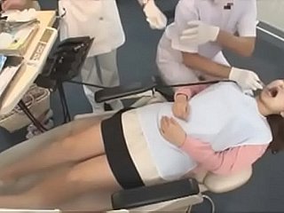 Homem invisível perform EP-02 japonês na clínica odontológica, paciente acariciado e fodido, ato 02 de 02