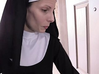 Istri Crazy Nun Thing embrace dalam Stocking
